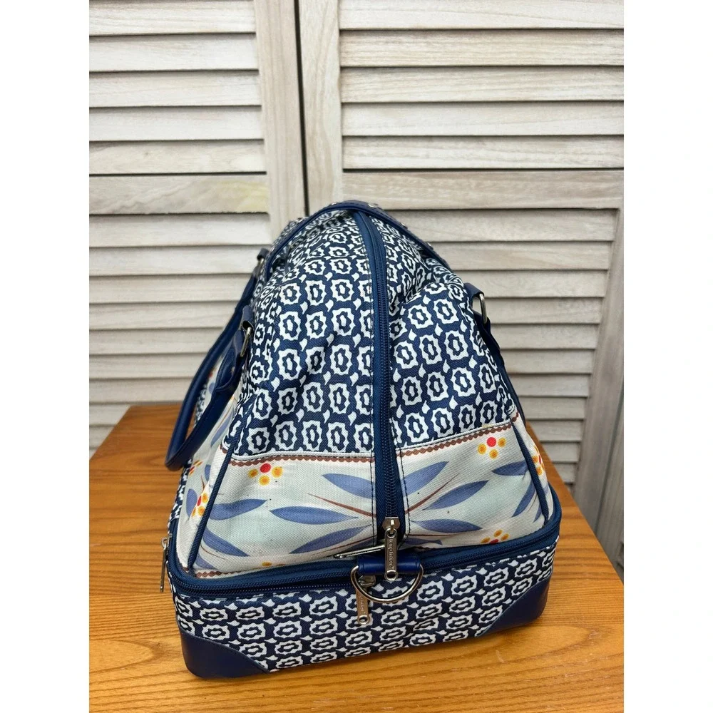 Temptations Insulated Casserole Carrier Old World Blue Floral Dish Picnic Travel